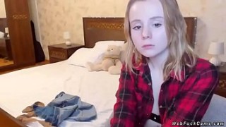 Amateur teen camgirl in bra kendra dawn mfc and shirt