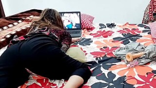 INDIAN COLLEGE GIRL HAS xxxxmp AN ORGASM WHILE WATCHING DESI PORN ON LAPTOP
