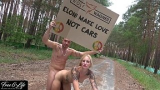 Nacktprotest vor Tesla Gigafactory Berlin Pornodreh gegen xnxxyy Elon Musk