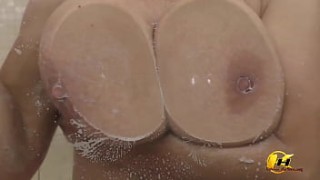 Pressed my breasts against the sister in law anal glass and then masturbate with a stream of water