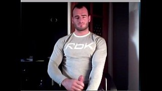 bodybuilder trainning hd por his muscles