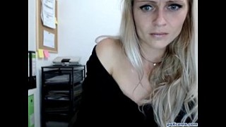 Wild blonde xxxhdvido bates her pussy rough and hard on webcam